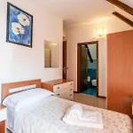 Semesterbostad 3 Bedroom Nice Home In Albarella Ro