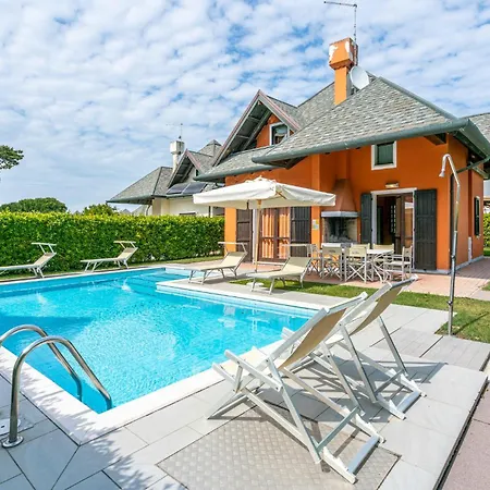 Amazing Home In Albarella Ro With Kitchen *