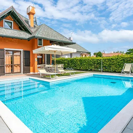 Amazing Home In Albarella Ro With Kitchen *