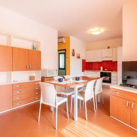 Holiday home Amazing Home In Albarella Ro With Kitchen